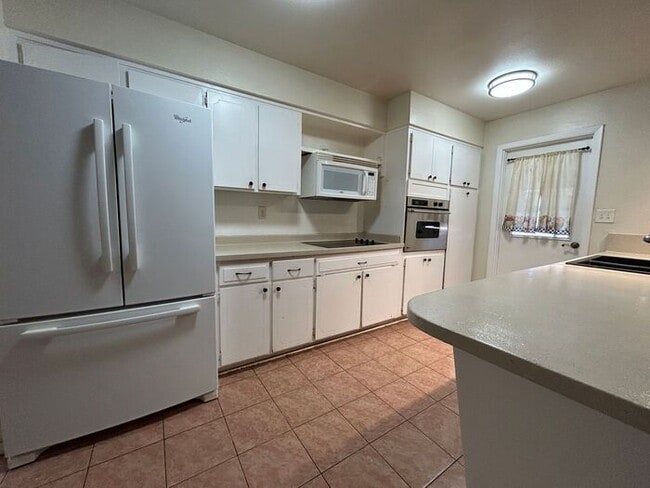 Building Photo - 1932 E Loyola Dr