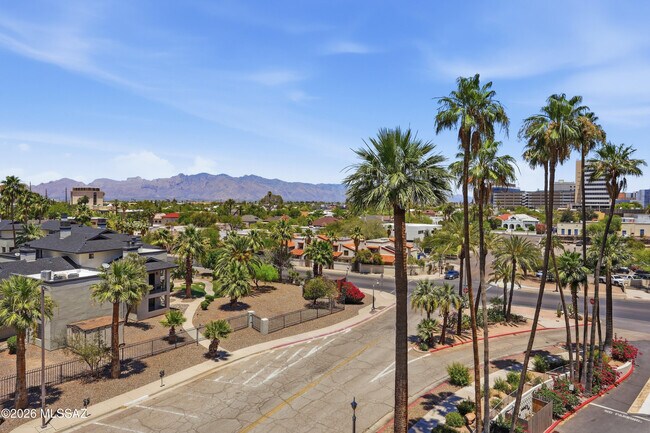 Building Photo - 425 W Paseo Redondo