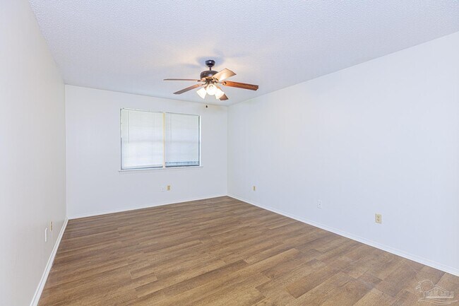 Building Photo - 6242 Ridgegate Cir