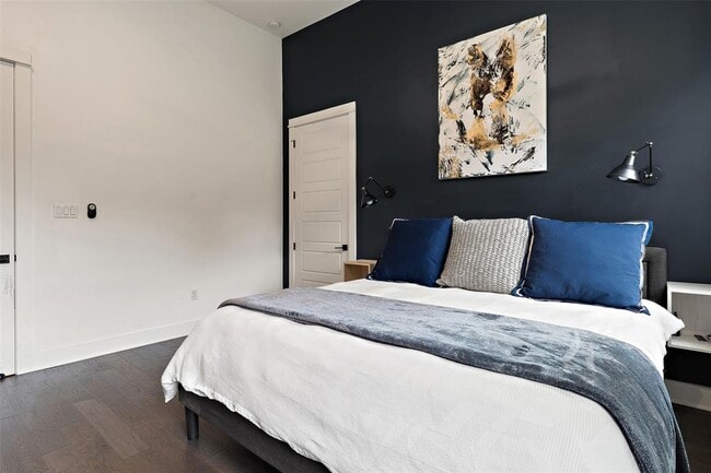 Building Photo - 2917 E 13th St