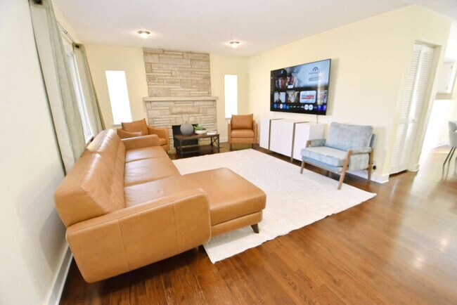 Primary Photo - 426 E Pokagon St