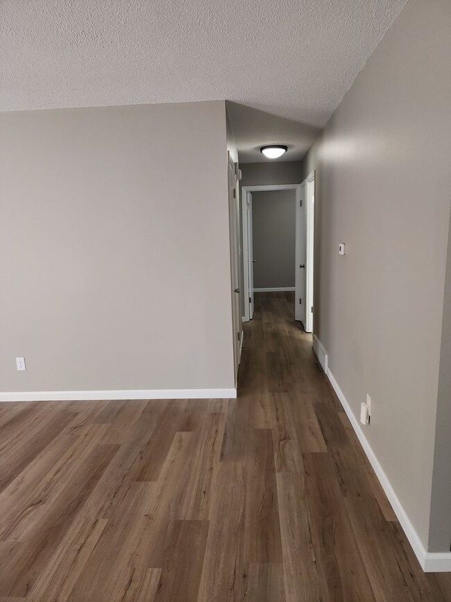 Building Photo - Four bedroom two bathroom house W/ double ...