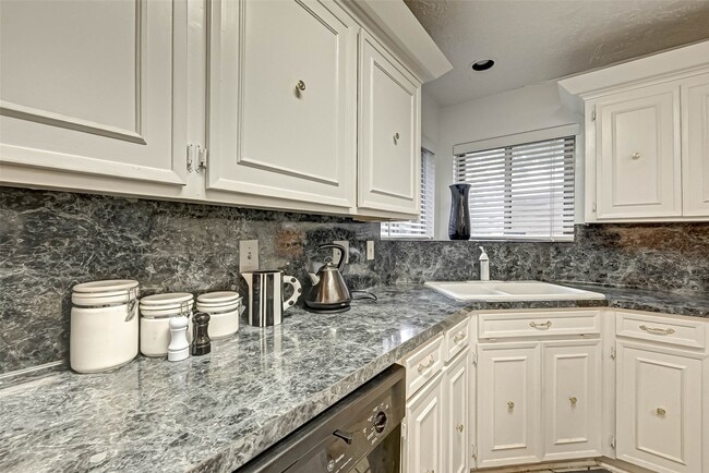 Building Photo - 3631 Glenpine Dr