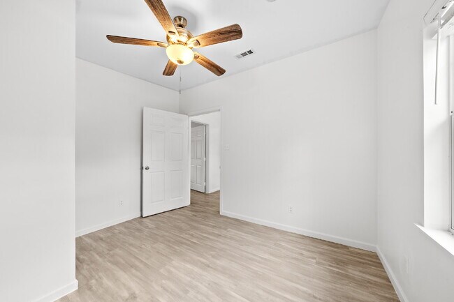 Building Photo - 301 Tatum Rd