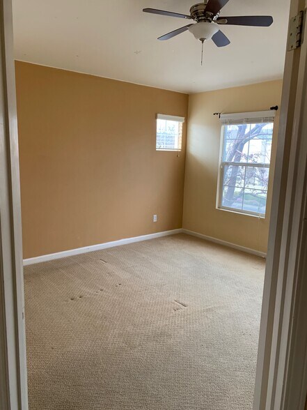 Master bedroom - 3693 Dickenson Cmn