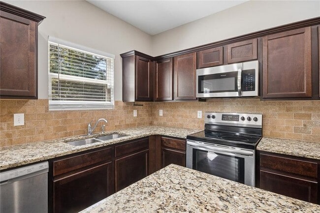Building Photo - 462 Fredrick Dr
