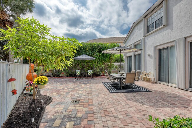 Building Photo - 2070 Chagall Cir