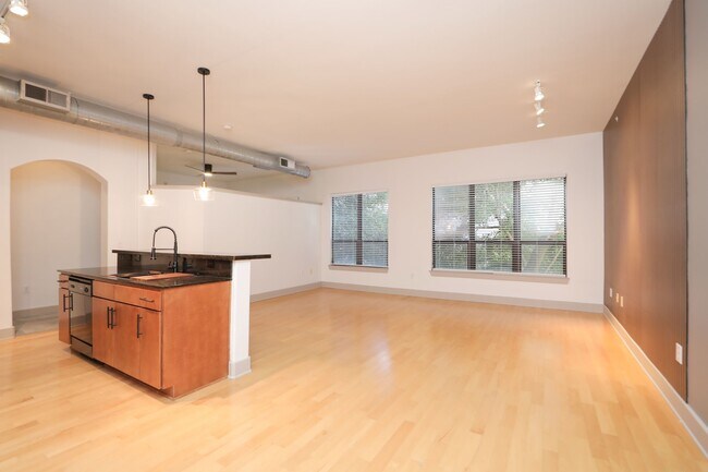 Building Photo - 1901 Post Oak Blvd