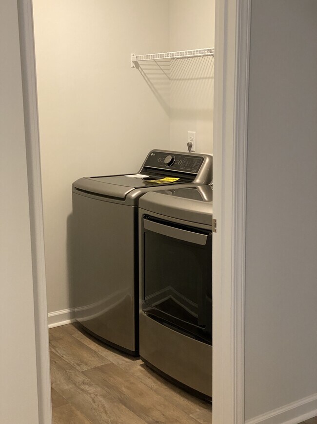 Building Photo - 346 Spruce Pine Way