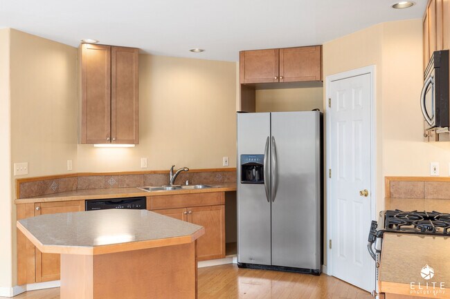 Building Photo - 2454 Tulik Dr