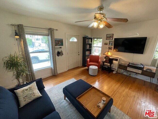 Building Photo - 1320 N Harvard Blvd