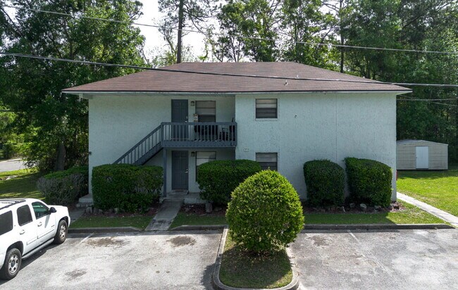 Building Photo - Expansive 2BR Downstairs Apartment Featuring a Fresh Remodel and Stainless Steel Essentials.