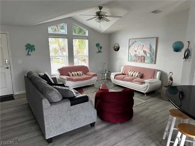 Building Photo - 158 Nanaimo Trail