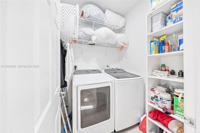 Building Photo - 6933 NW 104th Ct