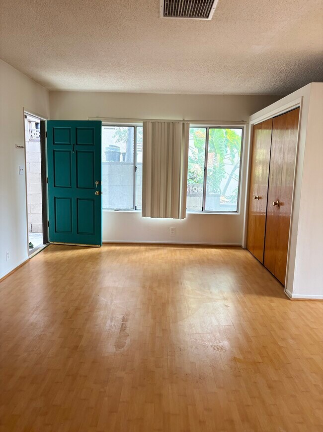 Building Photo - 6825 Whitley Ter