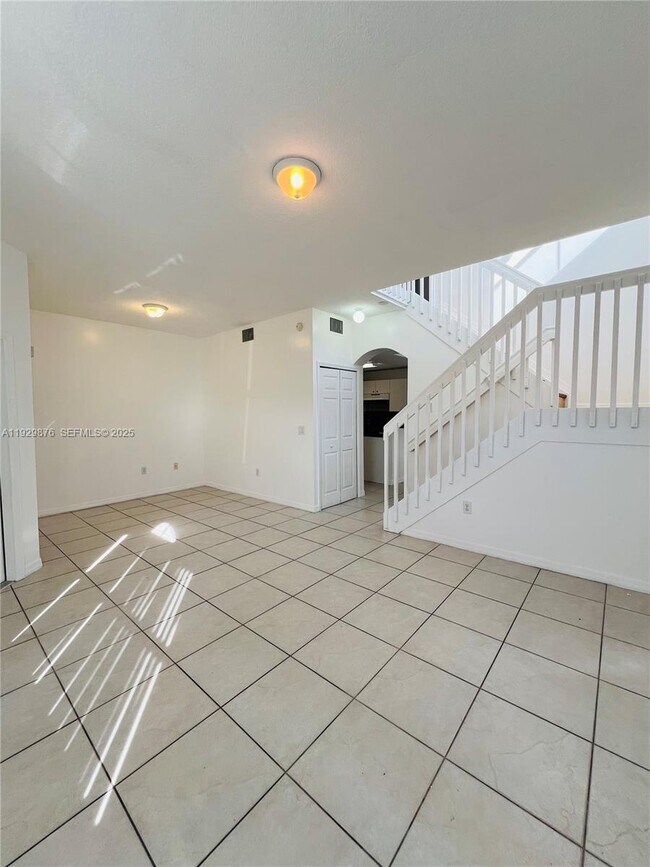 Building Photo - 6202 NW 116 Pl