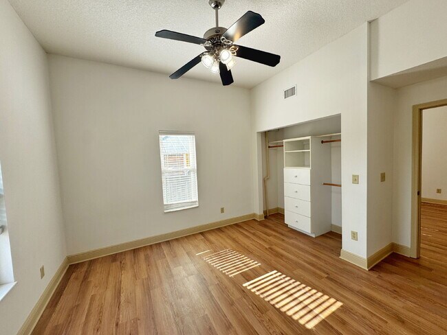Building Photo - Historic Downtown | 4BR/4BA | Near Flagler College