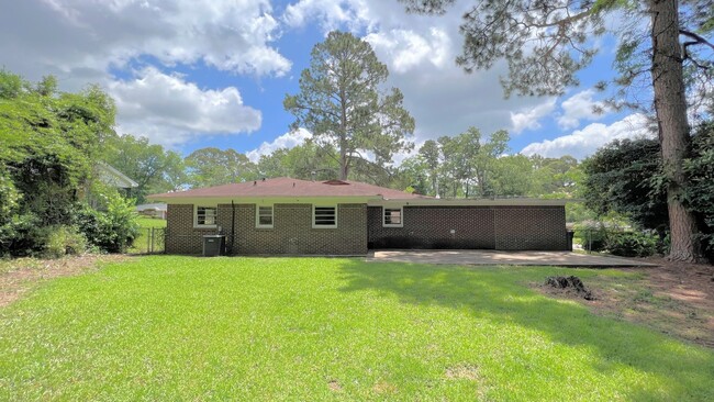 Building Photo - Hello Gorgeous !! 3- bedroom just waiting ...