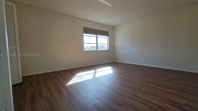 Building Photo - 180 Cypress E230