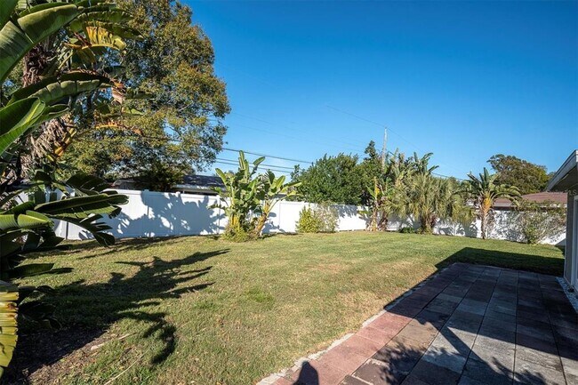 Building Photo - 765 56th Ave S