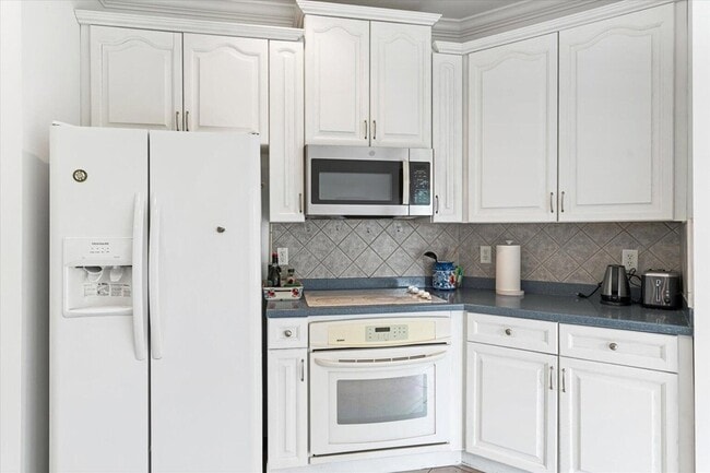 Building Photo - 901 Renaissance Ct