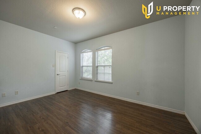 Building Photo - LUXURY TOWNHOME IN CRAIG RANCH COMMUNITY