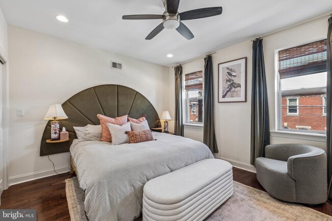 Building Photo - 1816 Dickinson St