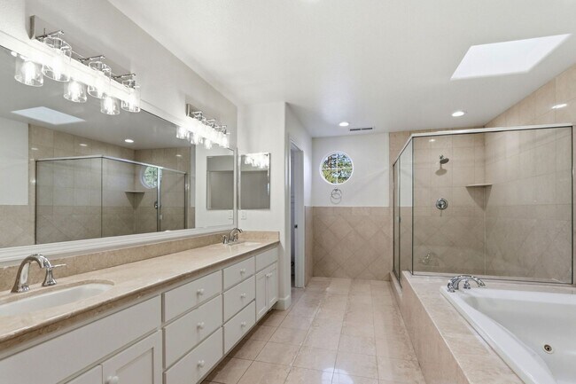 Building Photo - Gorgeous 5-Bedroom Los Gatos Home
