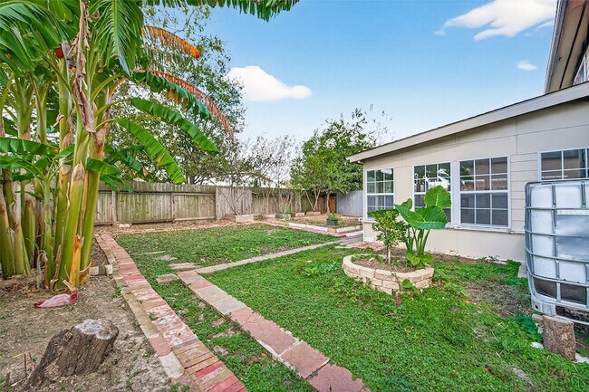 Building Photo - 8427 Brickhaven Ln