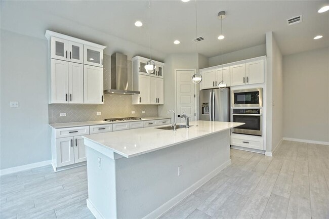 Building Photo - 909 Del Raphael Dr