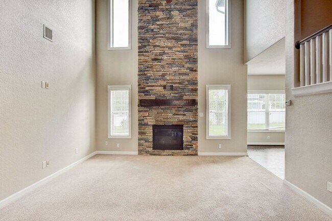 Building Photo - 813 Evelyn Way