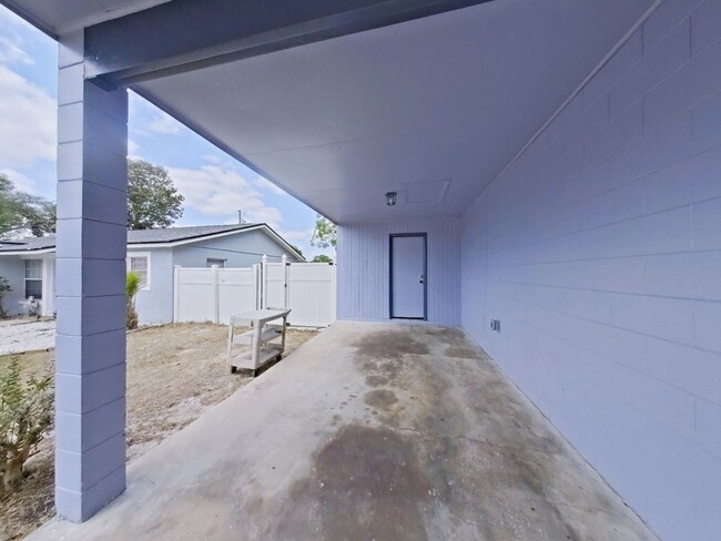 Building Photo - Charming 3-Bedroom Home with Sunroom and S...