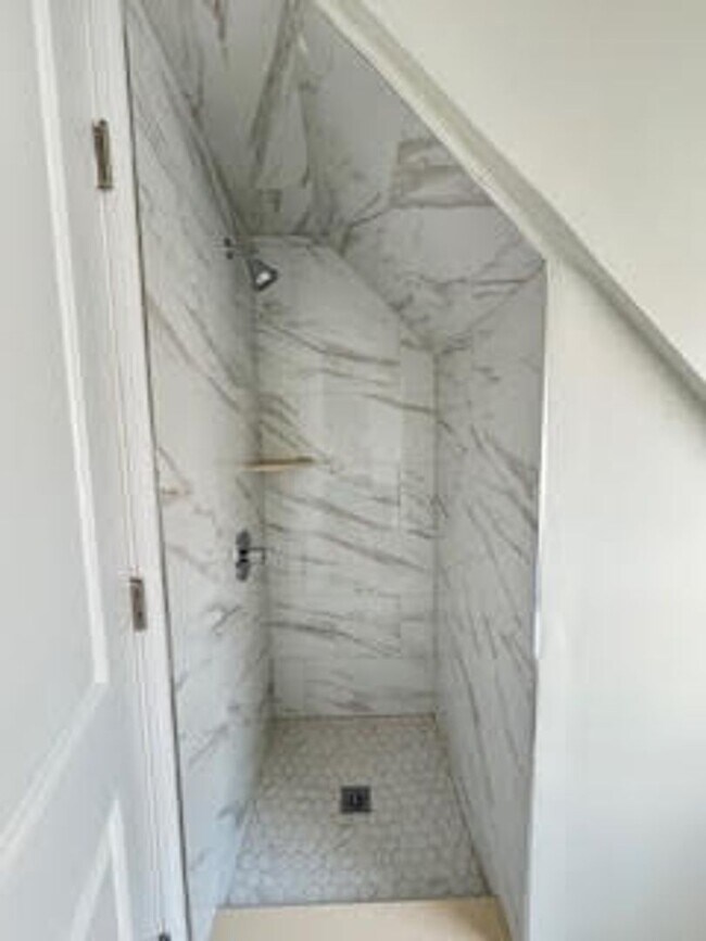 Building Photo - 610 Orange St