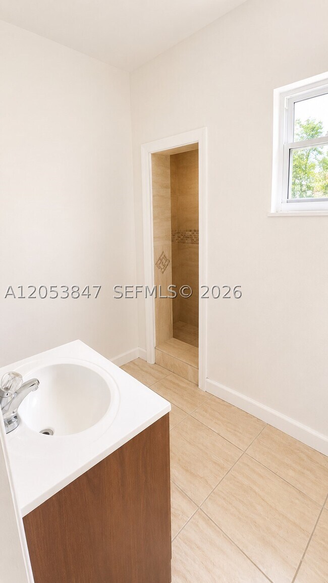 Building Photo - 3518 Ave F