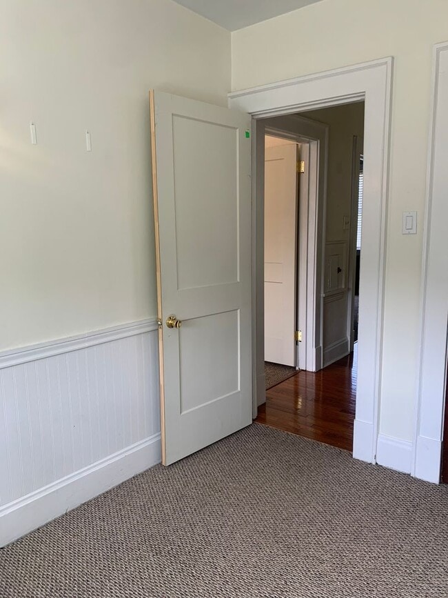 Building Photo - 3 Bedroom Single Family Home with Garage in Mount Washington!