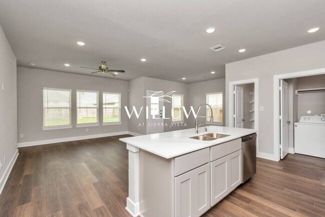 Building Photo - Spacious 4-Bedroom Home – 6 Weeks FREE Rent!