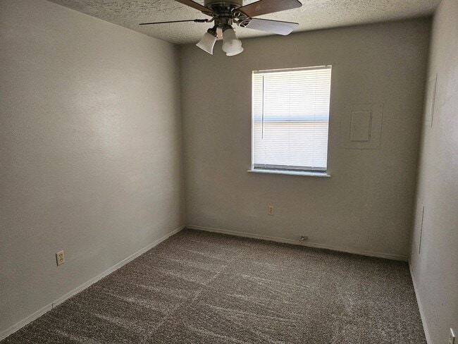 Building Photo - 1549 Arizona Dr
