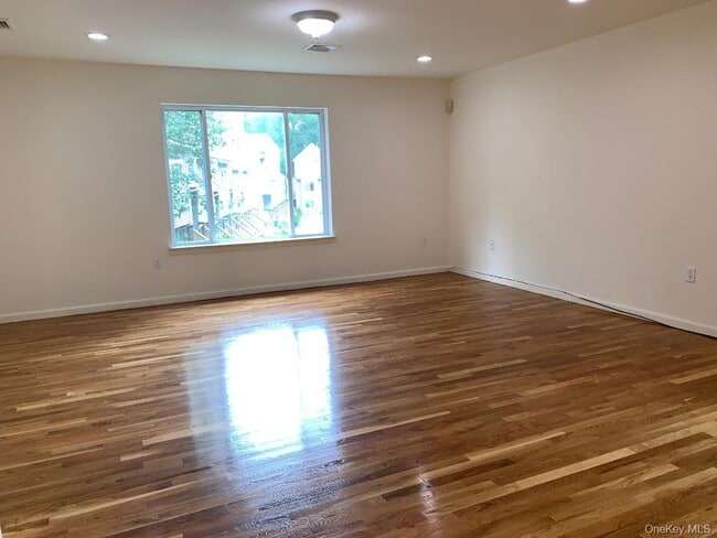 Building Photo - 106 Arlington Ct