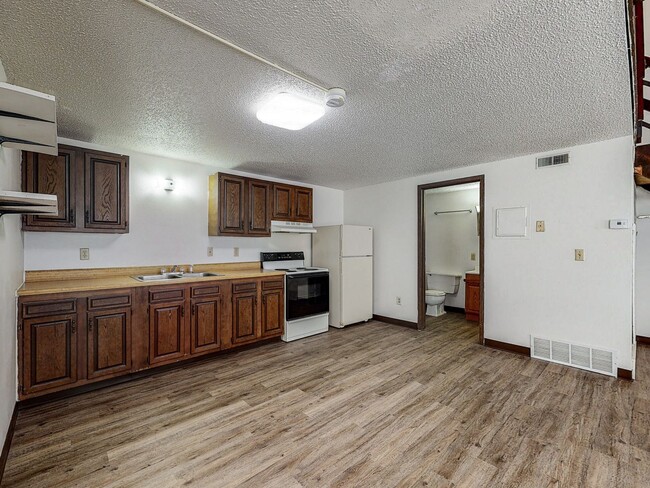 Building Photo - 2317/2319 Knapp Street Ames IA 50014
