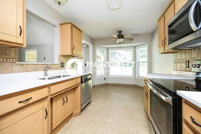 Building Photo - 3 Bedroom Pet-Friendly Home in La Vergne, TN with Main Street Renewal