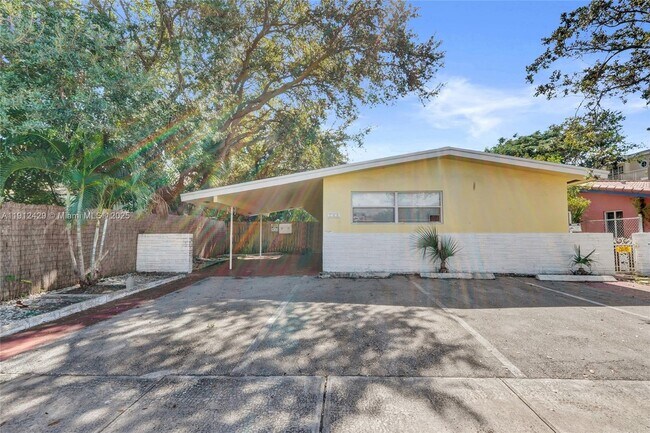 Primary Photo - 720 SE 15th St