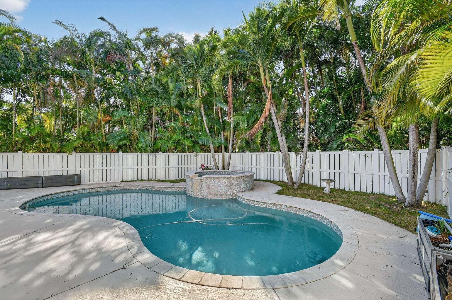 Building Photo - 2725 Pointe Cir