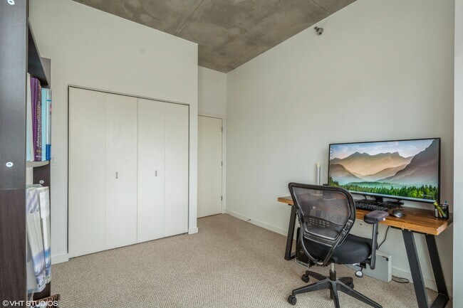 Building Photo - 235 W Van Buren St