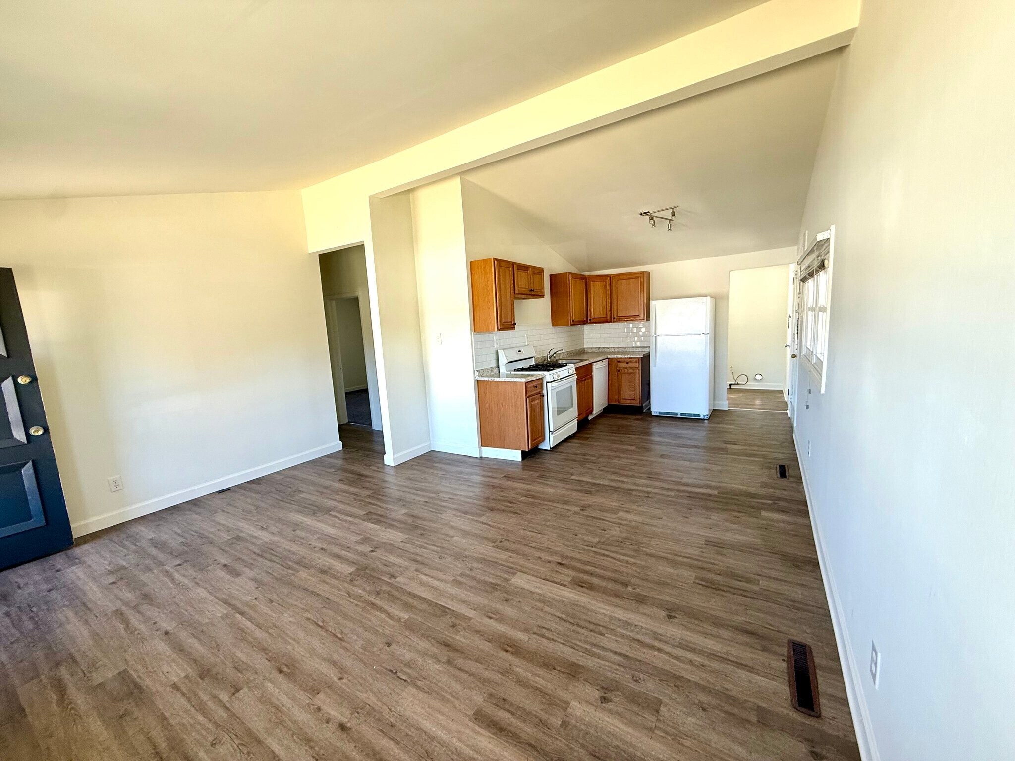 Building Photo - 633 Windsor Ave