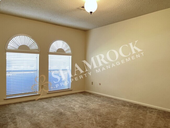 Building Photo - Richland Mall Area Duplex