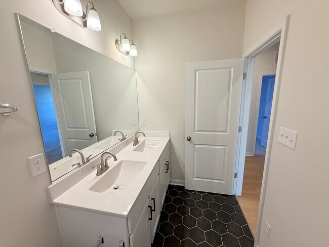 Building Photo - 2435 Ownby Ln