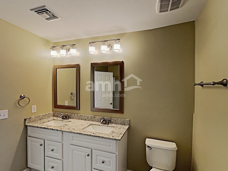 Building Photo - 8933 N Country Cove Tr