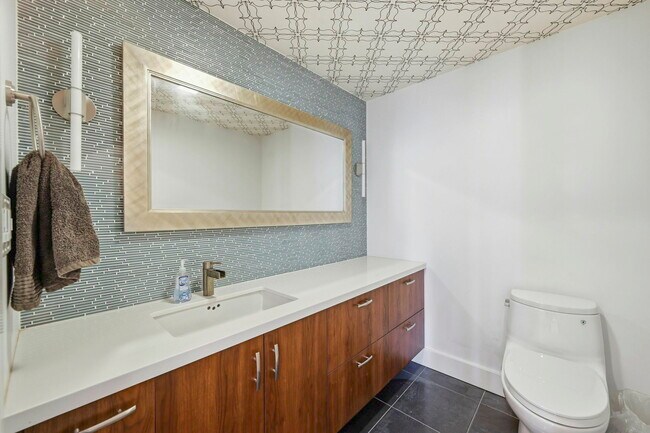 Building Photo - 588 S Van Ness Ave