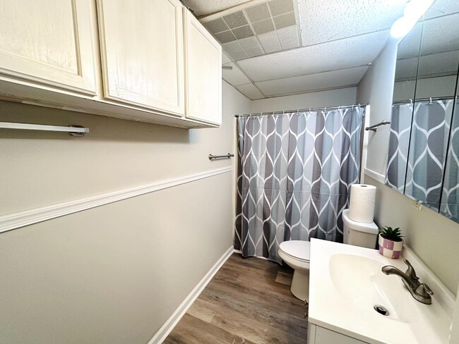 Building Photo - 7 Misty Creek Ct