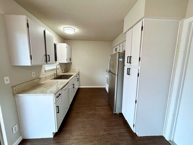 Building Photo - Close to UTSA - 3/2 Home for Rent